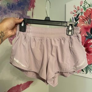 lululemon hotty hot low-rise shorts 2.5”